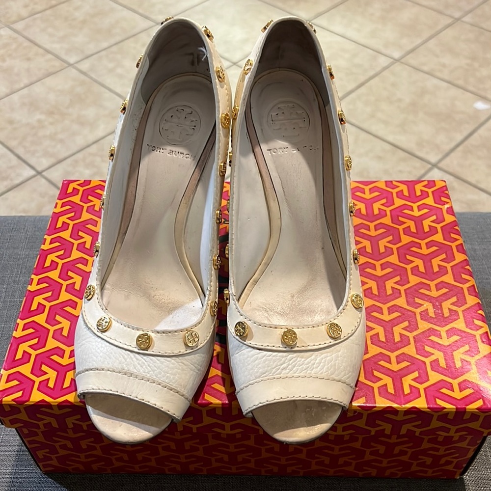 Tory Burch White Open Toe Wedge with Gold “TB Coin”  Detail Size 8